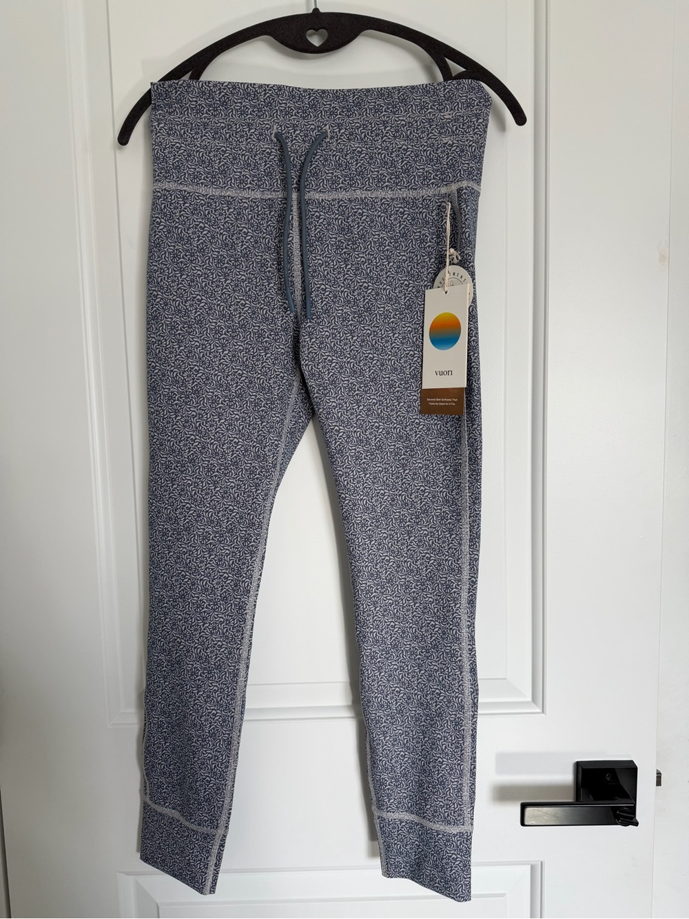 Vuori NWT Daily Leggings Azure Mini Samba Blue Floral Leggings (size M)